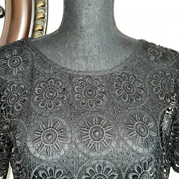 Banana Republic Black Lace Floral Scalloped Short Sleeve Pullover Top Medium - Picture 6 of 12